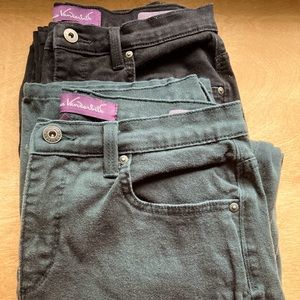 2 Pair of Gloria Vanderbilt “Amanda” Jeans
